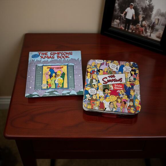 The Simpsons Xmas Book With Trivia Game - Picture 1 of 5